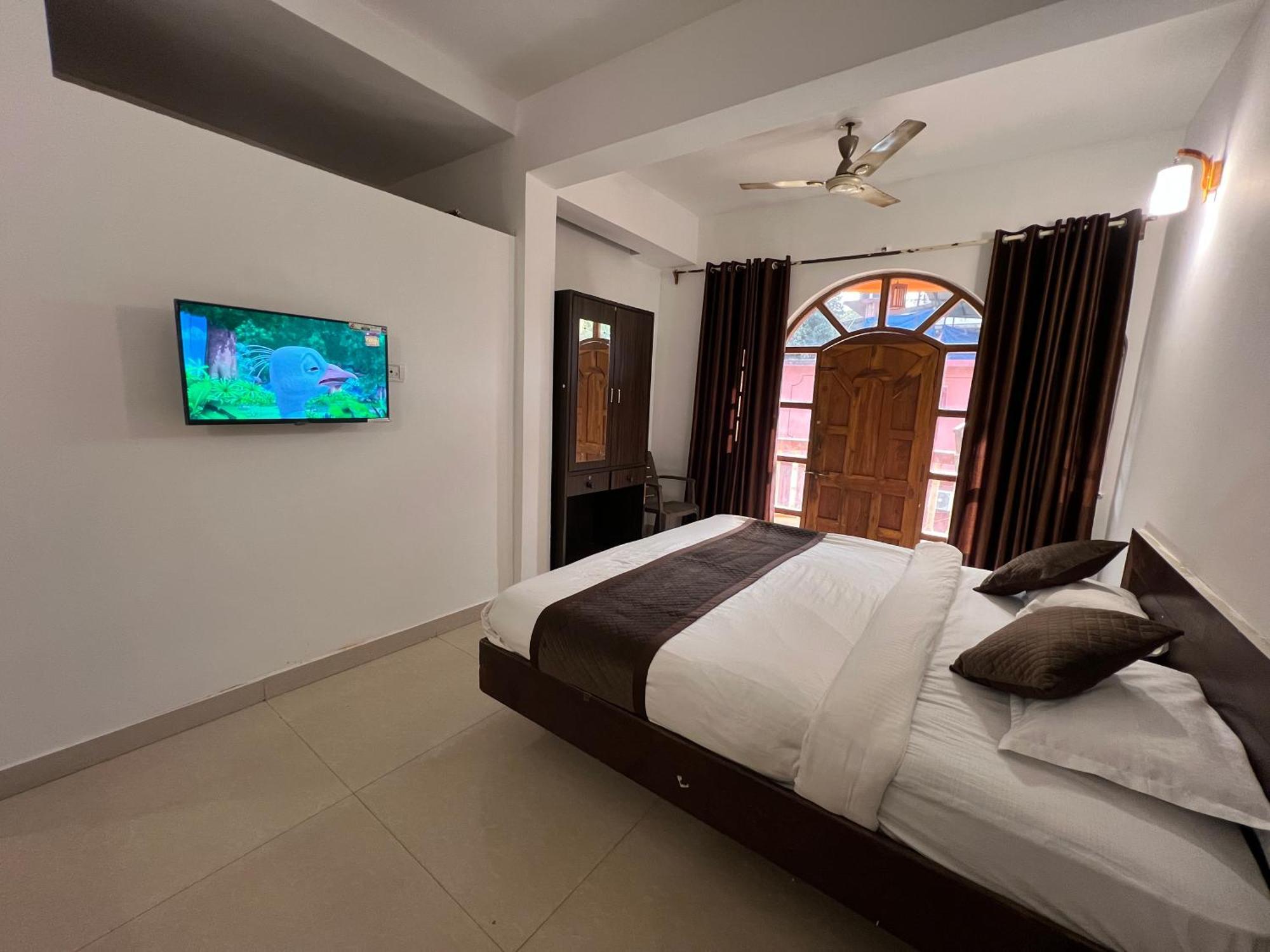 Aura Rooms & Swimming Pool, Calangute Exteriör bild
