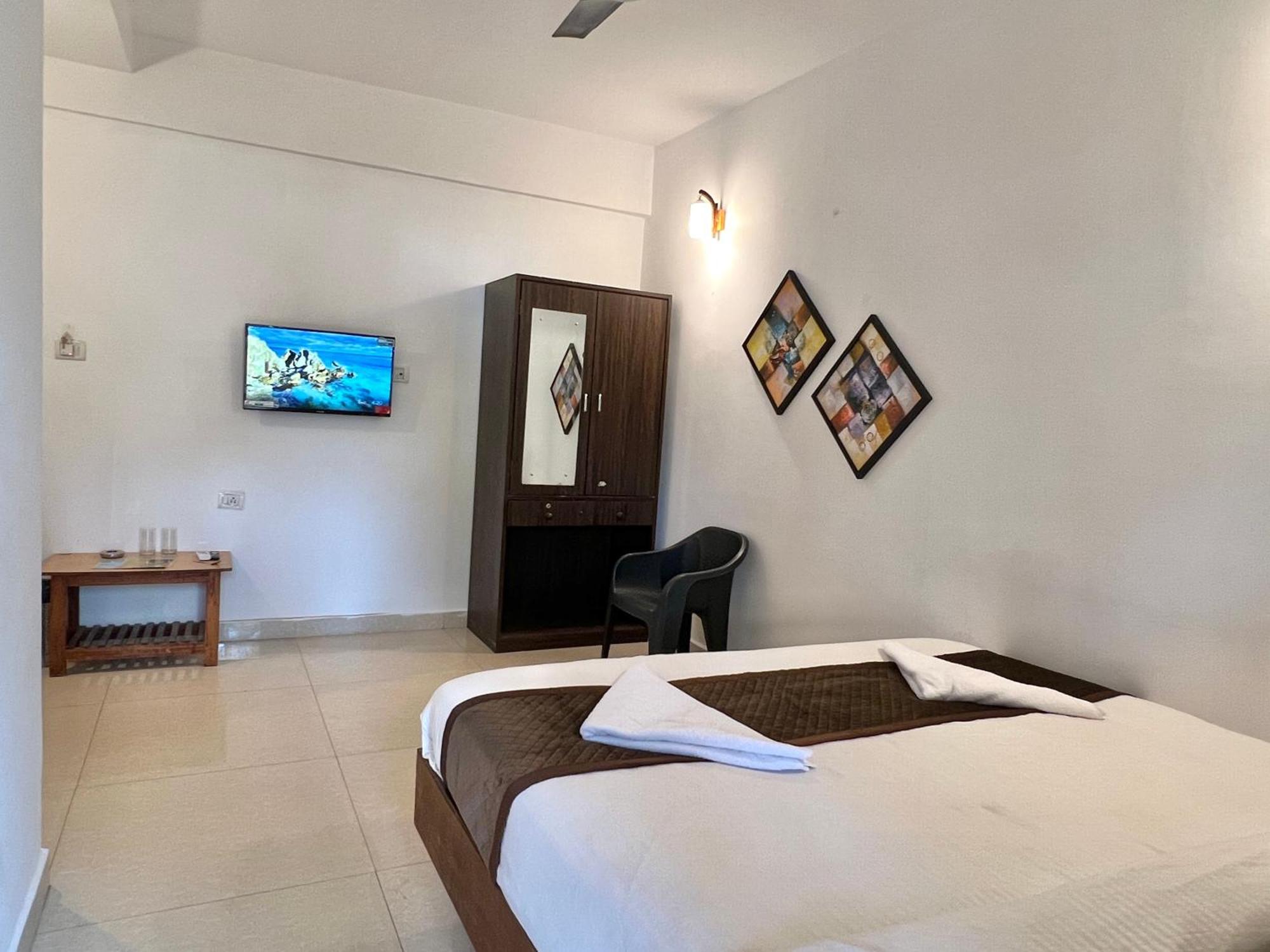 Aura Rooms & Swimming Pool, Calangute Exteriör bild