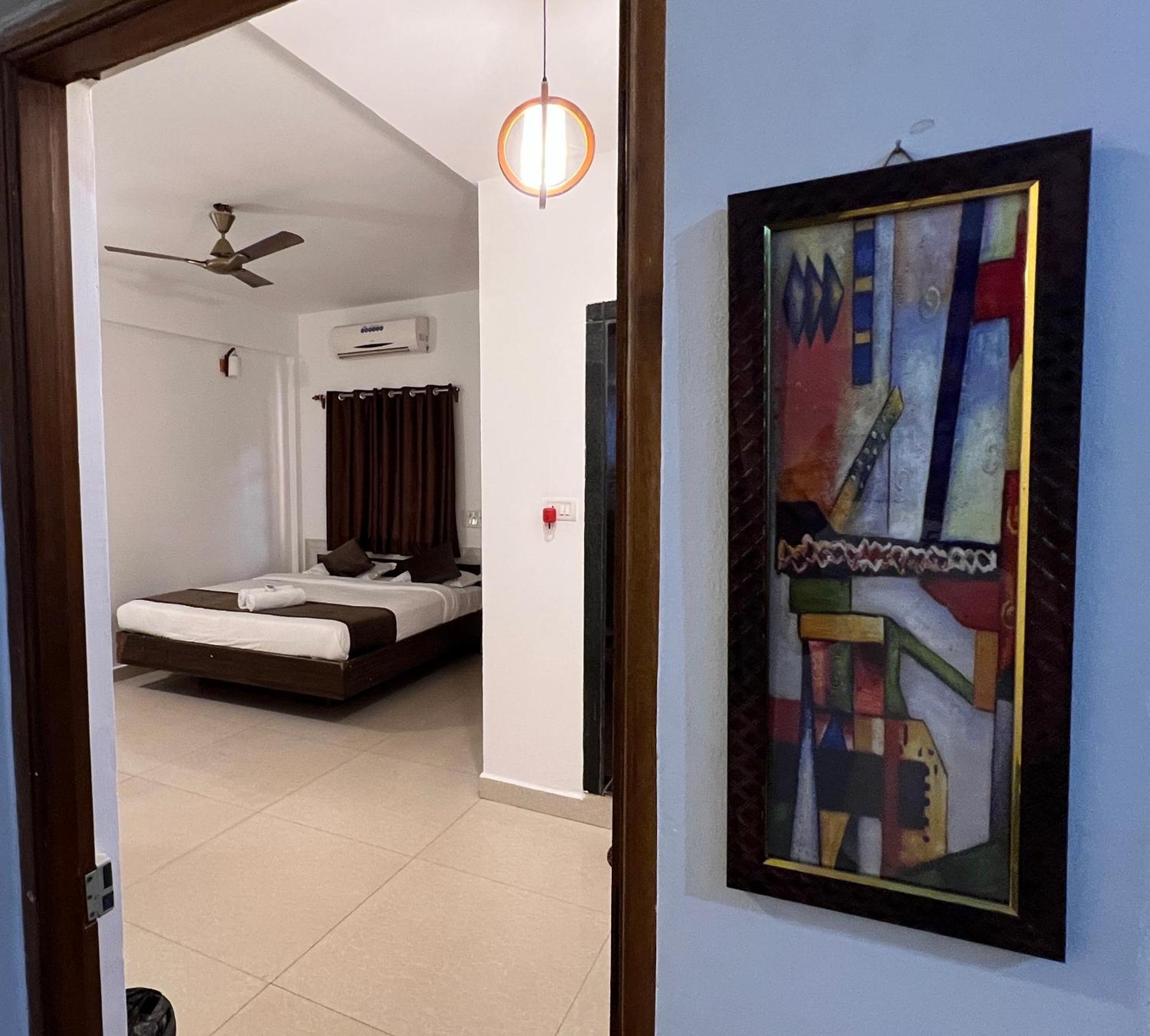 Aura Rooms & Swimming Pool, Calangute Exteriör bild
