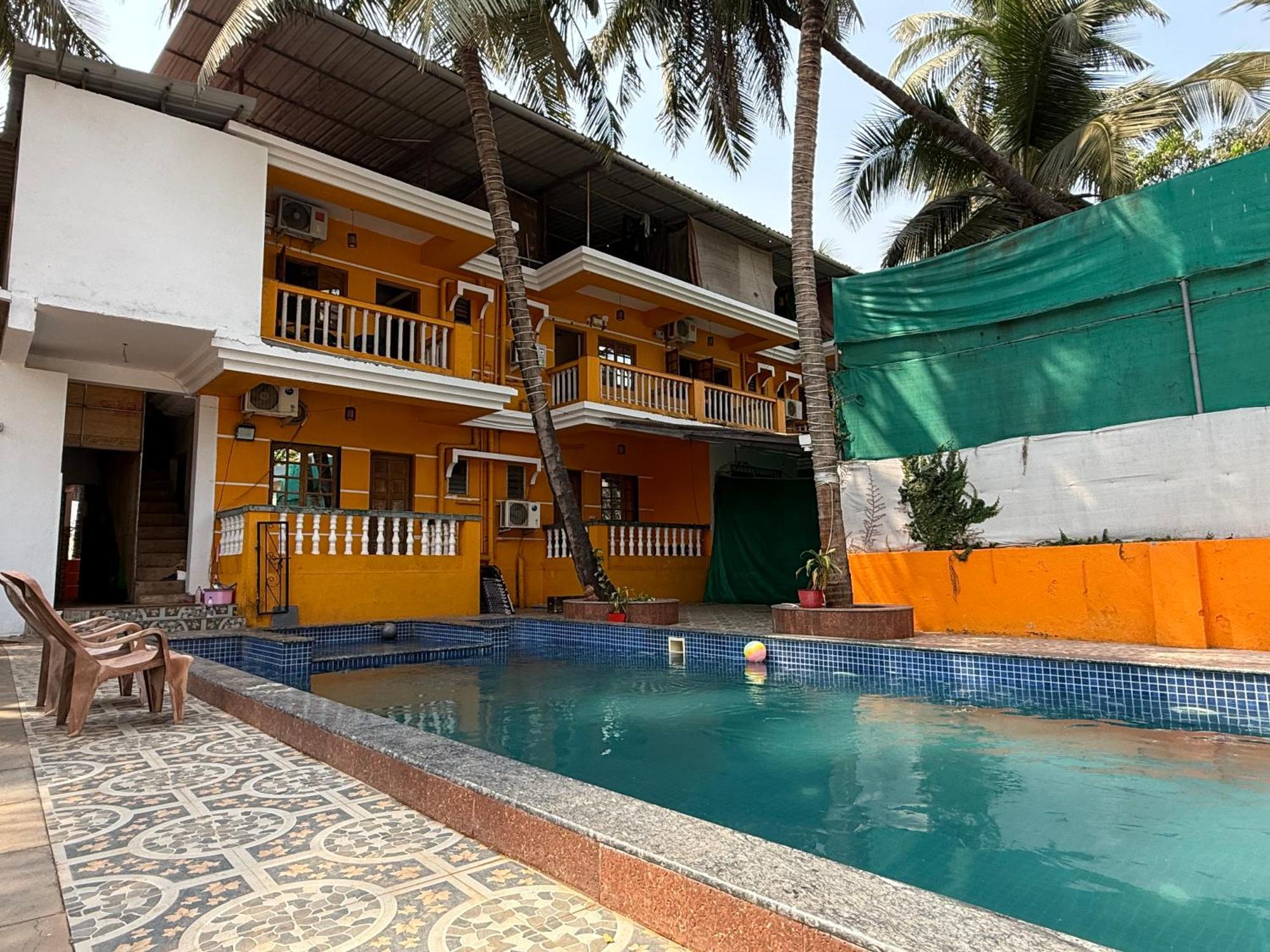 Aura Rooms & Swimming Pool, Calangute Exteriör bild